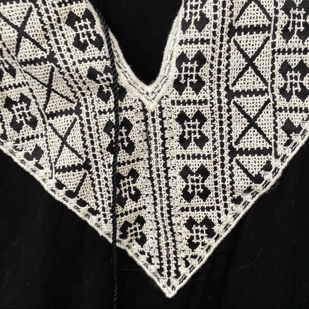 Embroidered Top - Picture 3 of 4